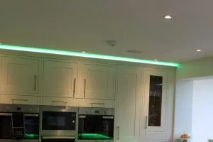 Banda LED RGBW face ca bucataria sa straluceasca.