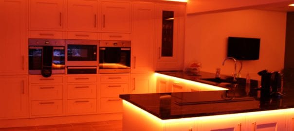 Banda LED RGBW face ca bucataria sa straluceasca.