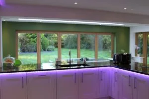 Banda LED RGBW face ca bucataria sa straluceasca.