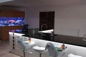 Banda LED RGBW face ca bucataria sa straluceasca.