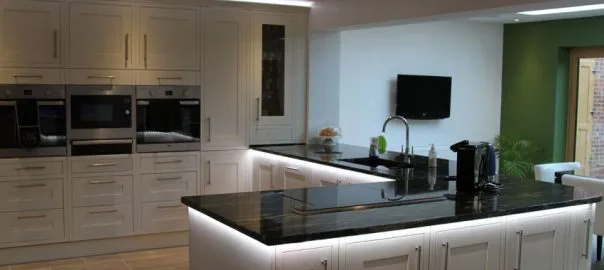 Banda LED RGBW face ca bucataria sa straluceasca.